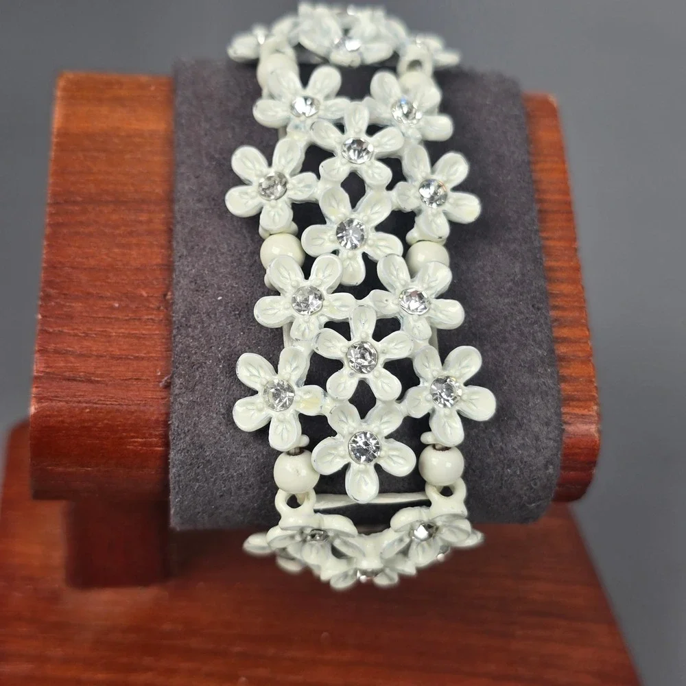 White Enamel Flower Necklace & Stretch Bracelet Floral Rhinestone Crystal Set